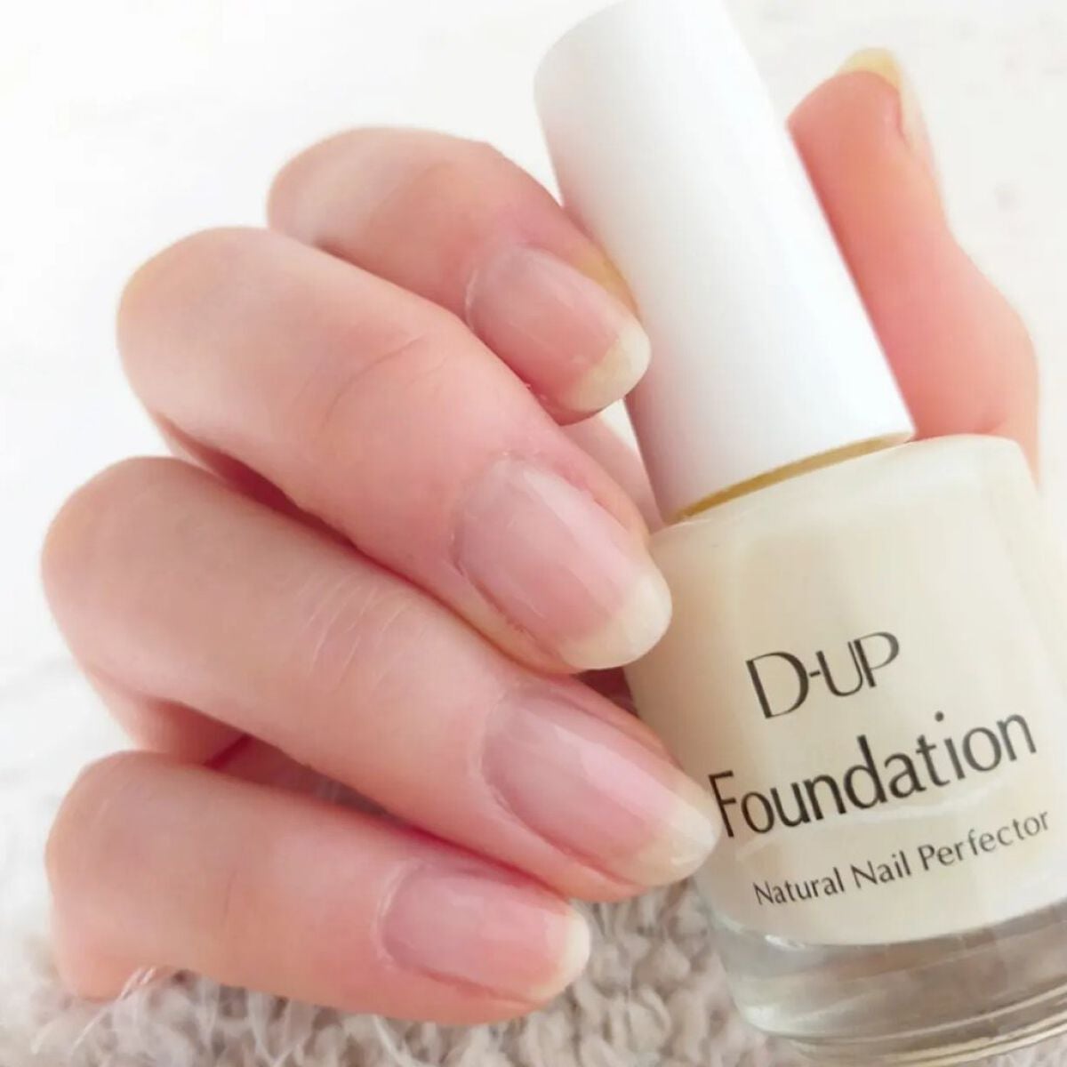 あちゃみん on LIPS 「·ディーアップファンデーション『ピュアミルク』で素爪風ネイルや..」(1枚目)