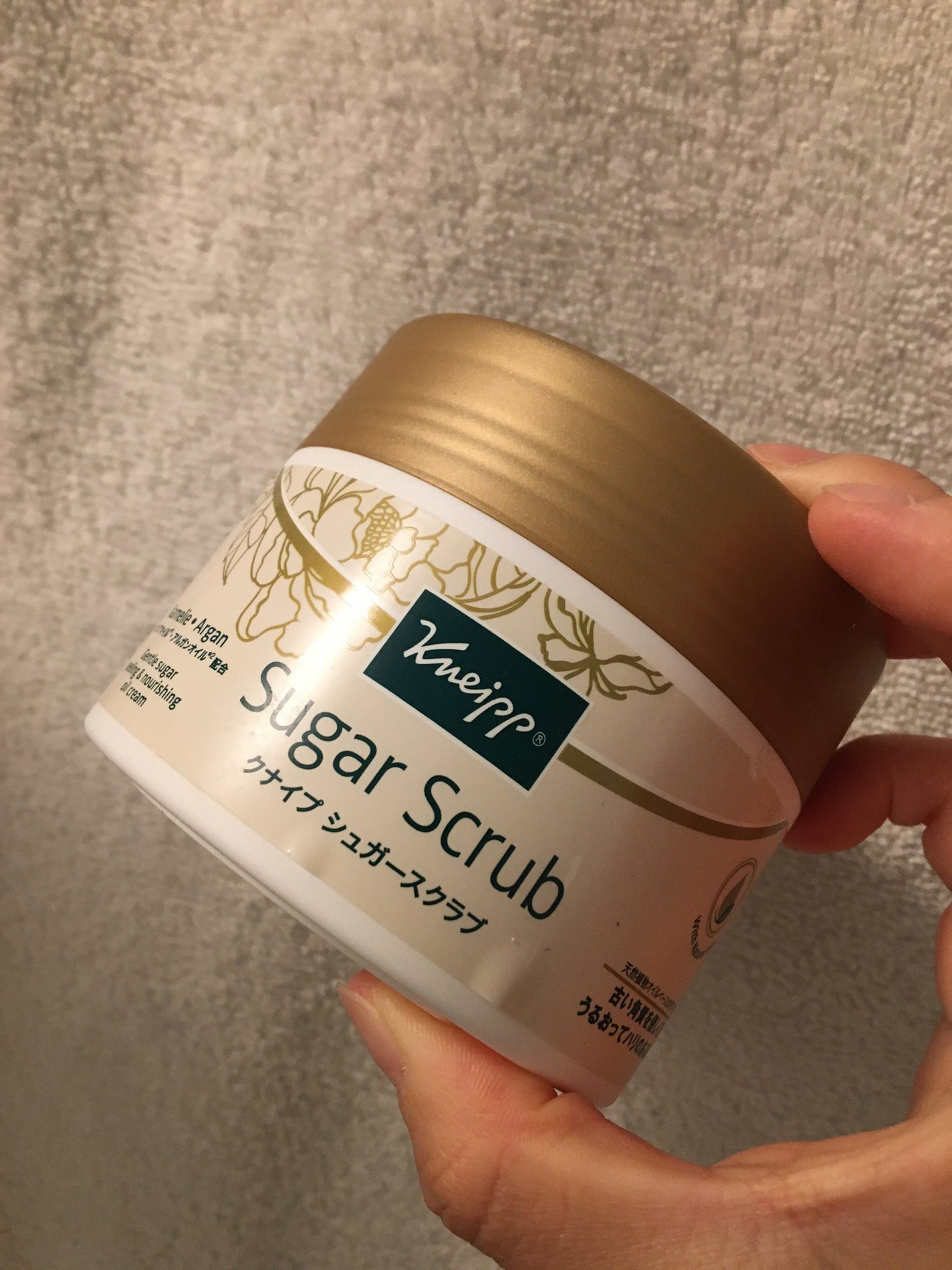 クナイプ シュガースクラブ カメリア&アルガン/クナイプ/ボディスクラブを使ったクチコミ(1枚目)