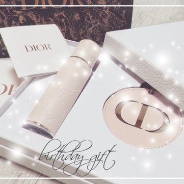 memo...


ちょっと前に、届いたDiorの
バースデーギフト💕✨

今年はdior
クリスタル会員になったので、

ギフトが豪華💖
ミス ディオール ブルーミング ブーケが
入ったトラベルスプレ