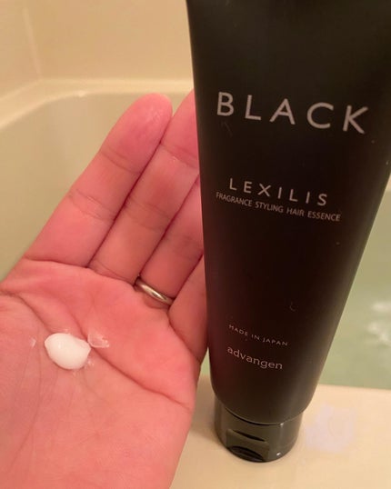 ブラック フレグランス スタイリング ヘアエッセンス/LEXILIS/アウトバストリートメントを使ったクチコミ(3枚目)