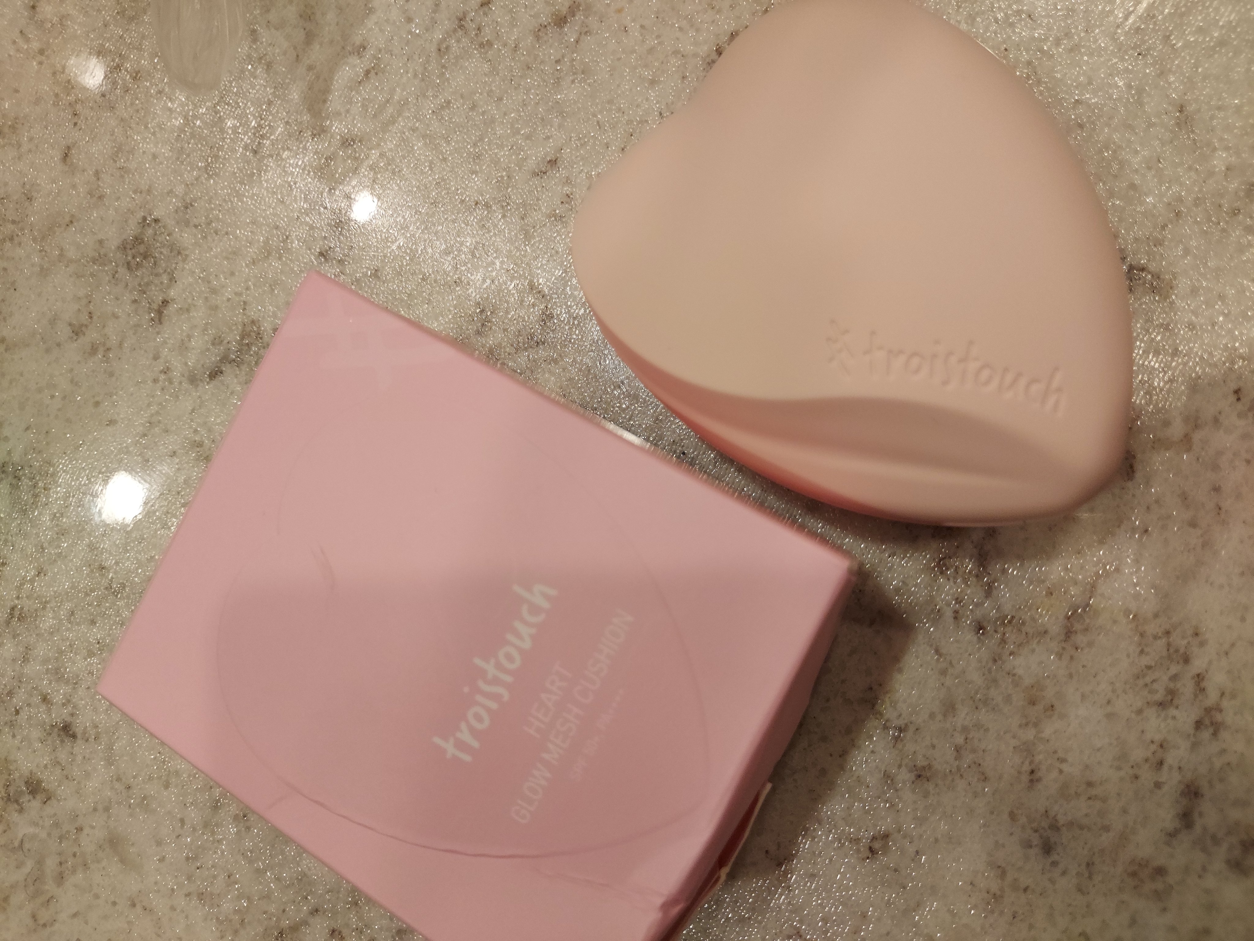 トワタッチ ハートクッション グロウメッシュ/troistouch/クッションファンデーションを使ったクチコミ（2枚目）