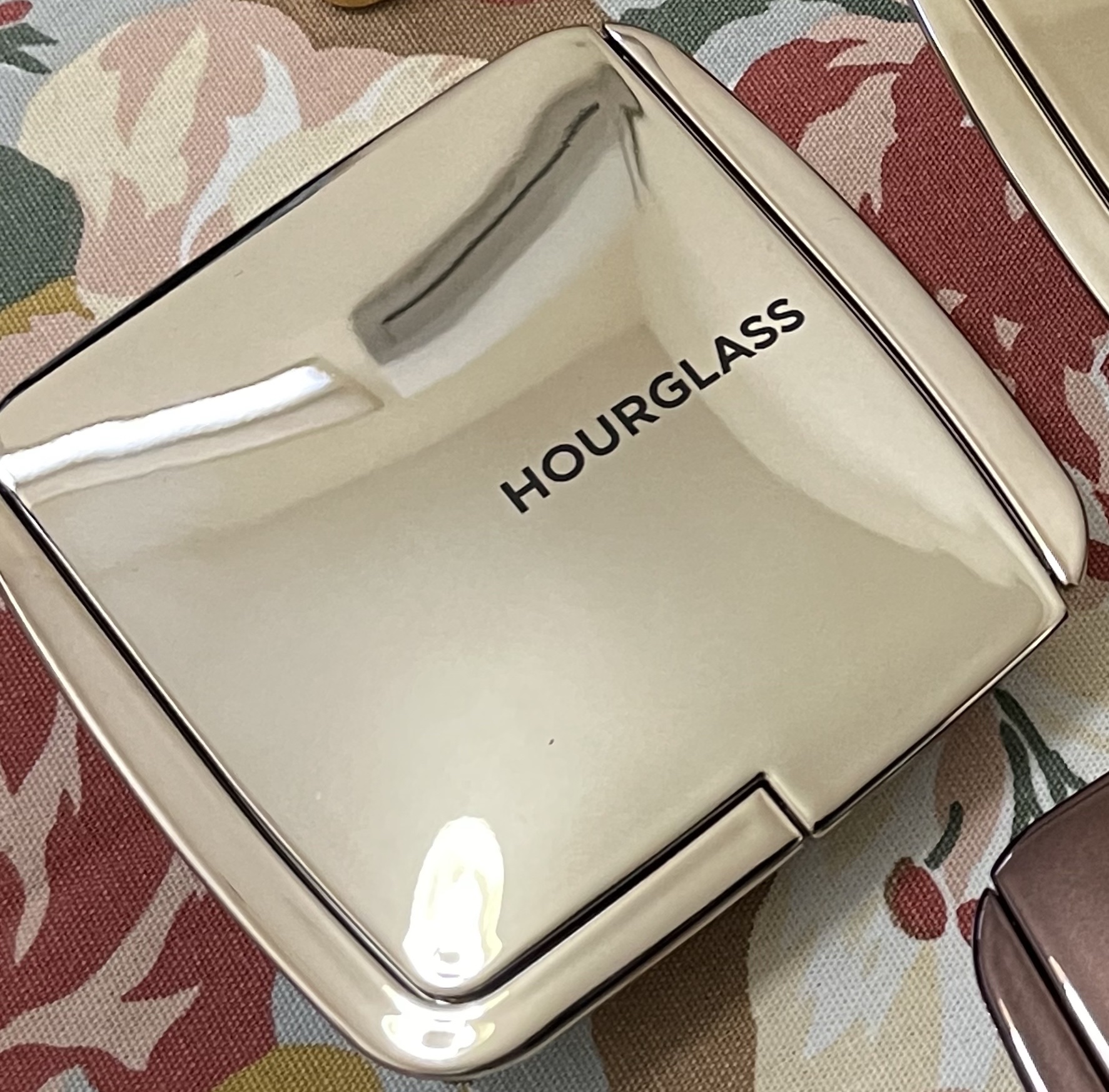 HOURGLASS Ambient Lighting Blushのクチコミ「
HOURGLASS
Ambient Lighting Blush
Mood Exposure.....」（2枚目）