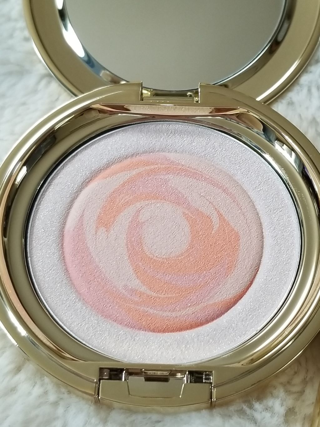 ブリス オーラ/Elégance/パウダーチークを使ったクチコミ（2枚目）