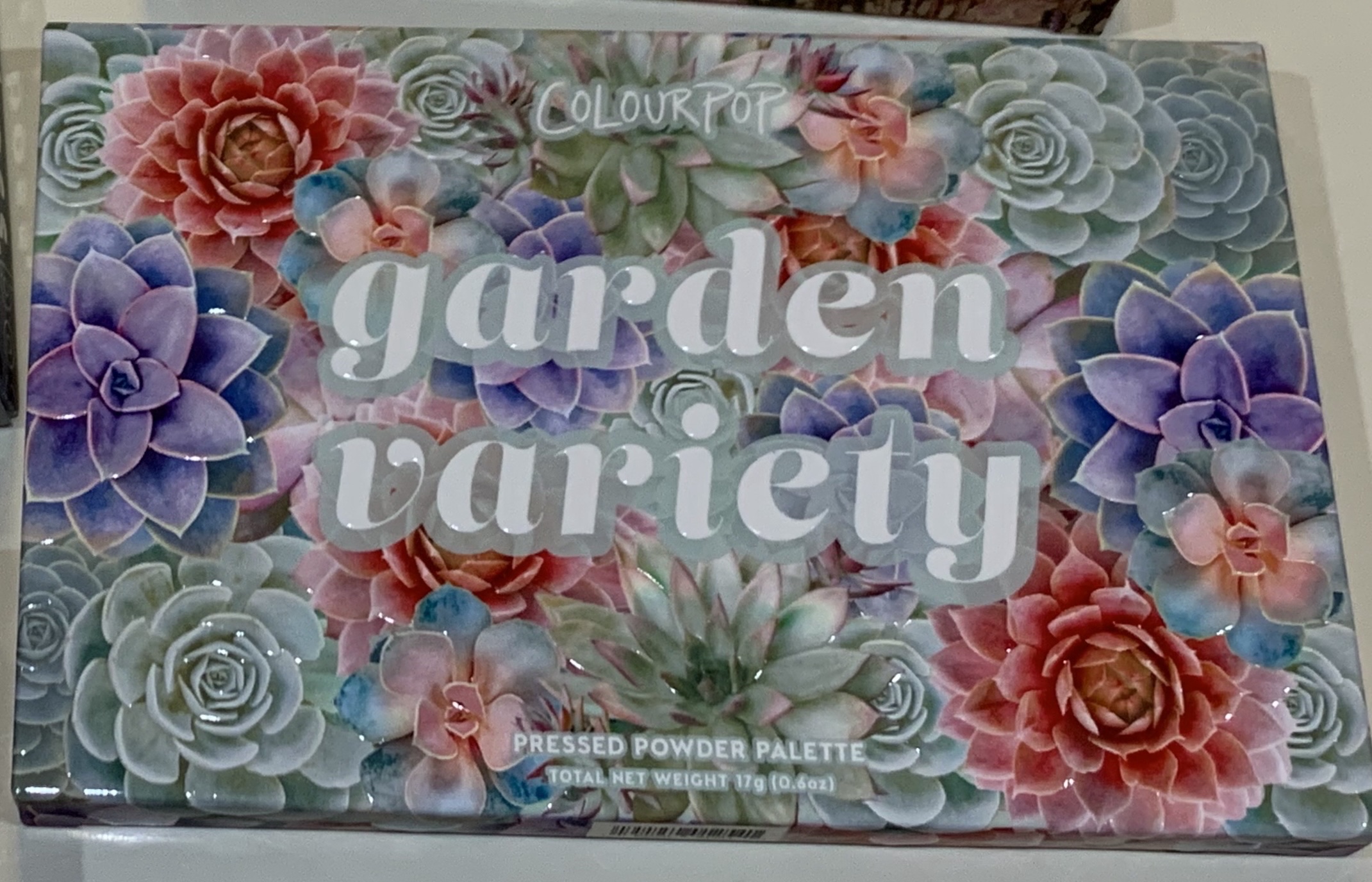 ColourPop ガーデン バラエティ アイシャドウ パレットのクチコミ「
ColourPop
pressed powder pallete
garden variet.....」（3枚目）