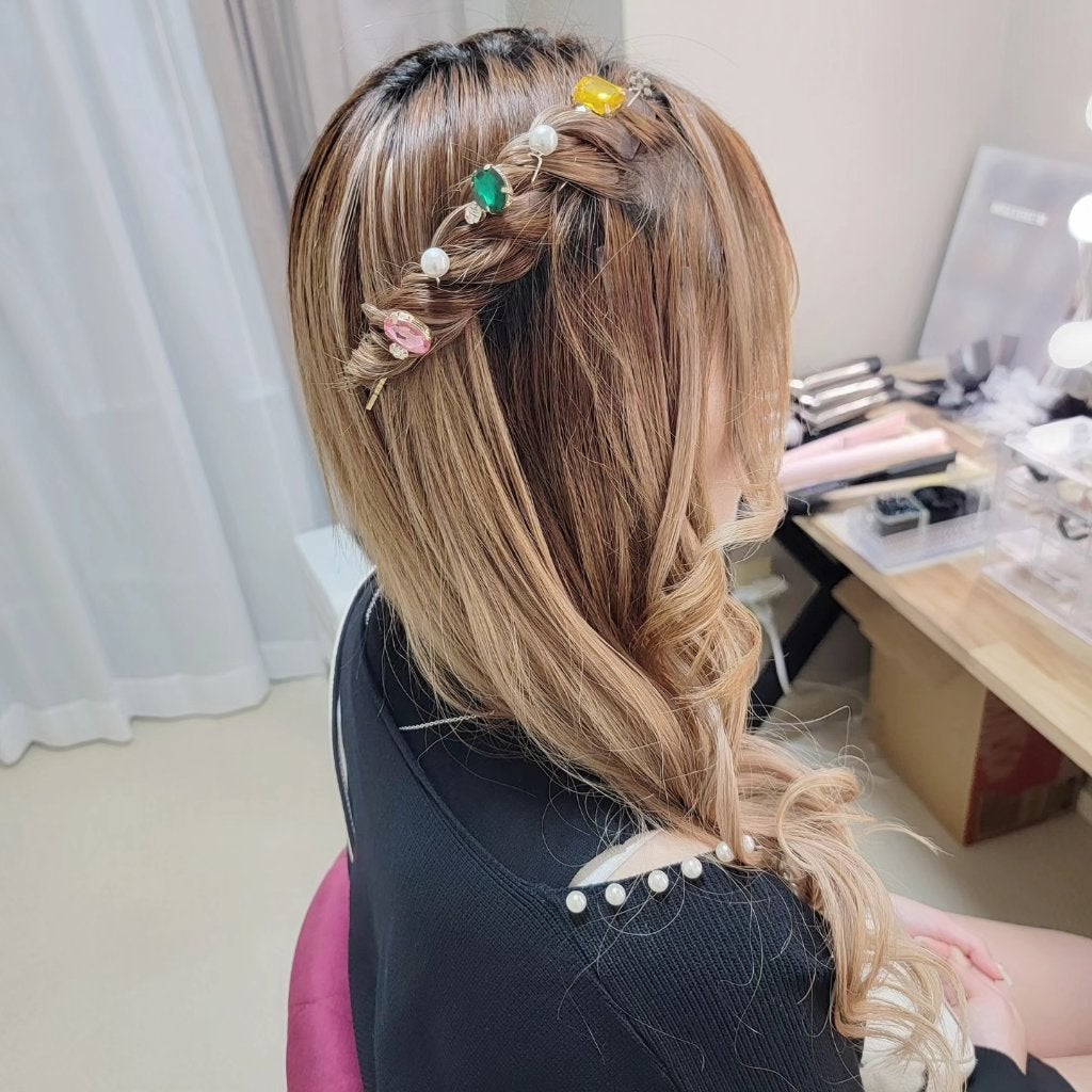 ヘアメイクみどり【YouTube】 on LIPS 「最近流行っているねじりアレンジです🙆♀️こちらは耳を出さない..」(2枚目)