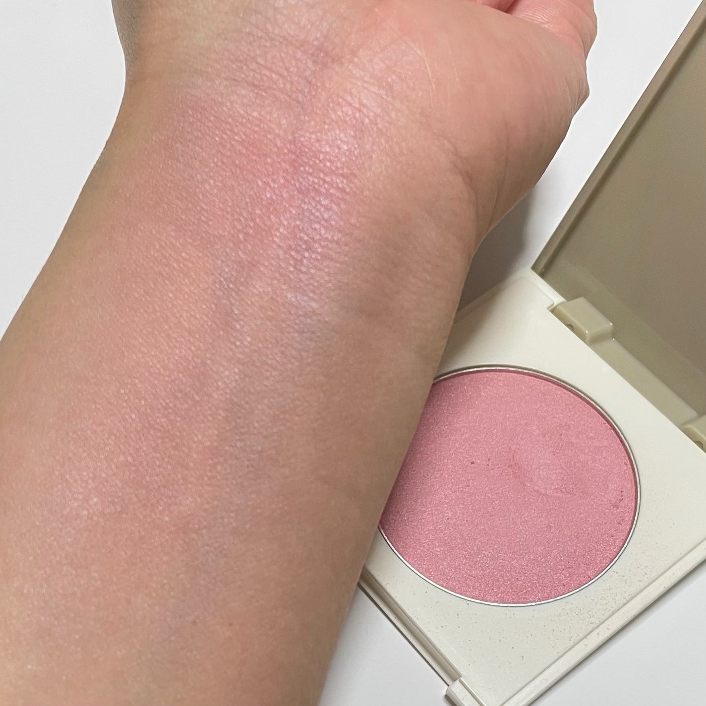 カバーマーク ライティング カラー パウダー/COVERMARK/パウダーチークを使ったクチコミ(2枚目)