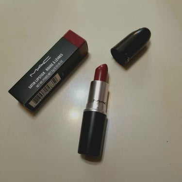 〇 M・A・C
〇 STAIN LIPSTICK ROUGE À LEVRES
〇 806  DEL RIO (デル リオ)

前回のアイシャドウパレットと合う色味でBAさんにオススメして頂きました✧︎