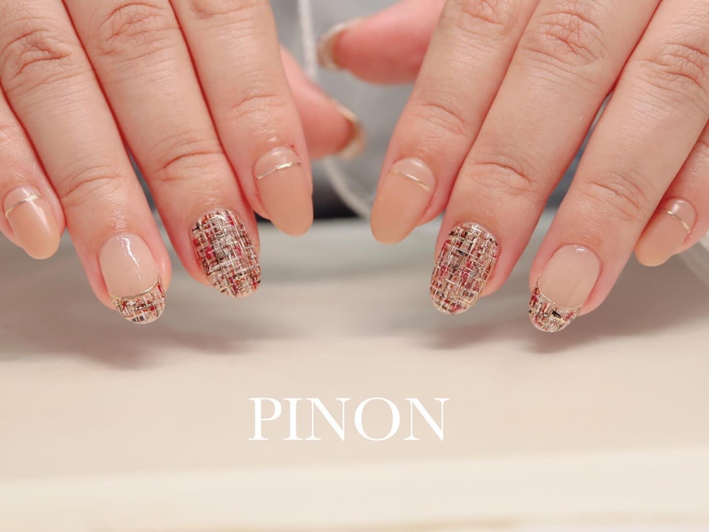 shino on LIPS 「ちょびっと推しカラー♡ツィードネイル☺︎お持ち込みのデザインに..」(1枚目)