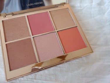 ◆laura mercier
◇チークキャンバス ソフトチークパレット
　上段左より、ローズグロウ、ストロベリー、ヌードグロウ
　下段左より、フレスコ、ピンクグロウ、ピーチ

2019年冬に購入。

ロ