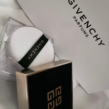 ずっと欲しくてずっと再入荷待ってた♡

初GIVENCHY
#givenchy 
#プリズムリーブル 
お色は11番スパークリングライラック💜限定色です

今年買った唯一のホリデーコレクション

プリズ