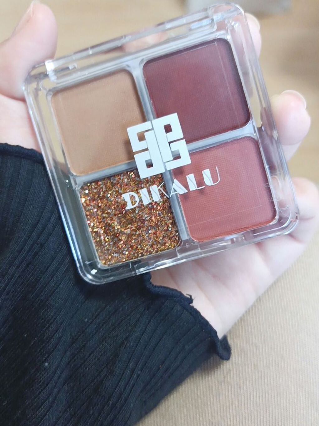 DIKALU DIKALU4色のアイシャドウパレット