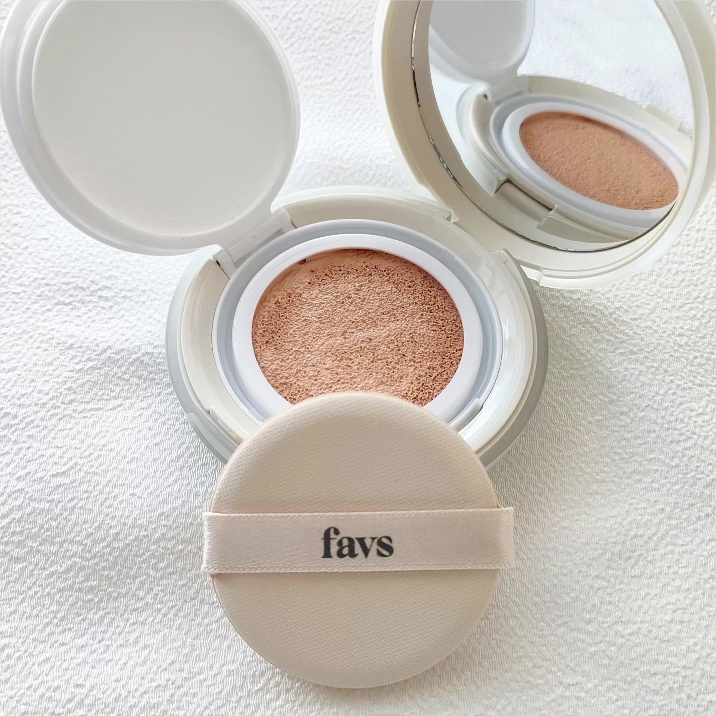 カーミンググロウアップクッションファンデーション/favs/リキッドファンデーションを使ったクチコミ（2枚目）