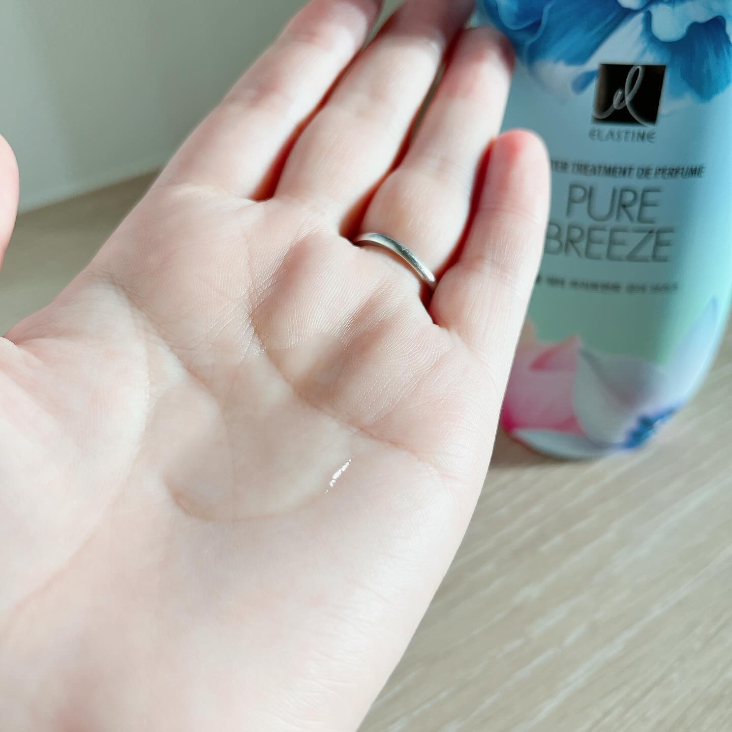 パヒュームウォータートリートメント/エラスチン/洗い流すヘアトリートメントを使ったクチコミ（3枚目）