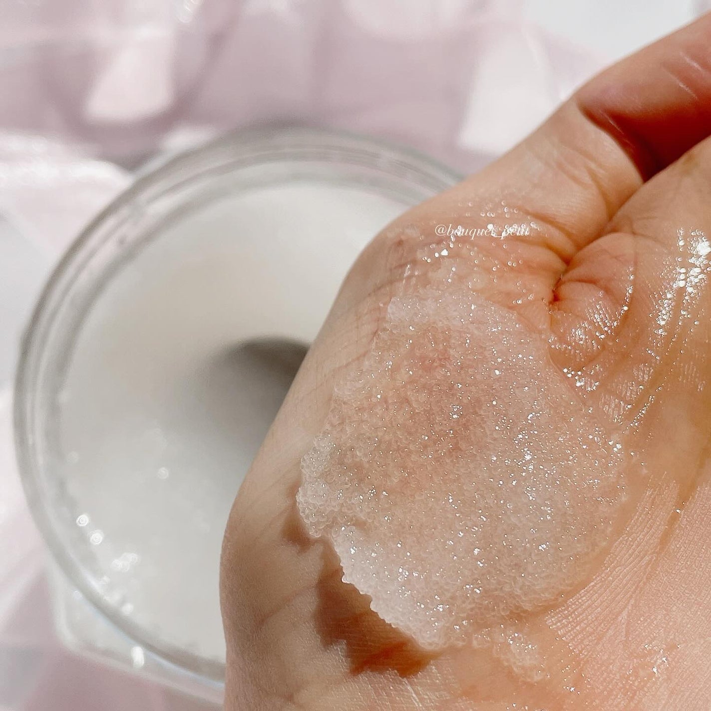 パフュームドシーソルトボディスクラブ 夜明けのバラ/plu/スクラブ・ゴマージュを使ったクチコミ(8枚目)