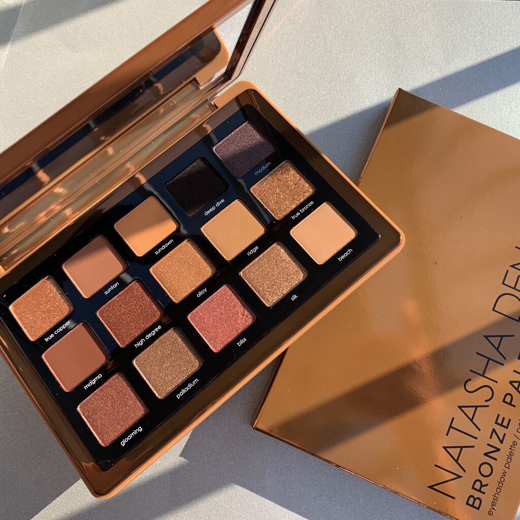 Natasha Denona BRONZE PALETTEのクチコミ「▶︎NATASHA DENONAブロンズパレット

あまりにラメが美しいのでスウォッチ撮りまく.....」（2枚目）