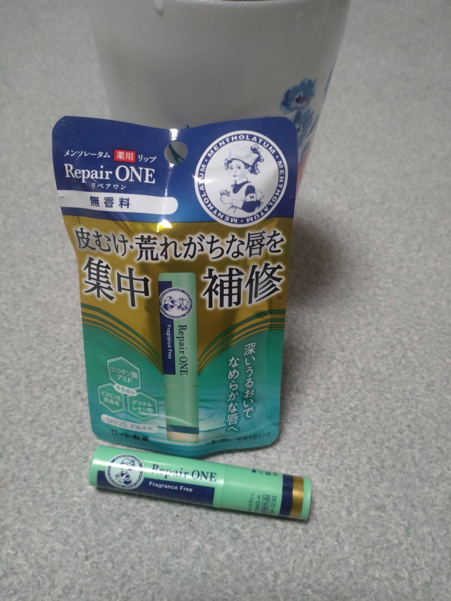 今回はメンソレータムのRepairONE（無香料）です

普段の私は色んなものに目移りして、
使い切ることがなかなかないのですが…

RepairONEは初めて二本使い切り、
三本目を購入するくらいお気に入りです！！

小さな頃から、唇の皮