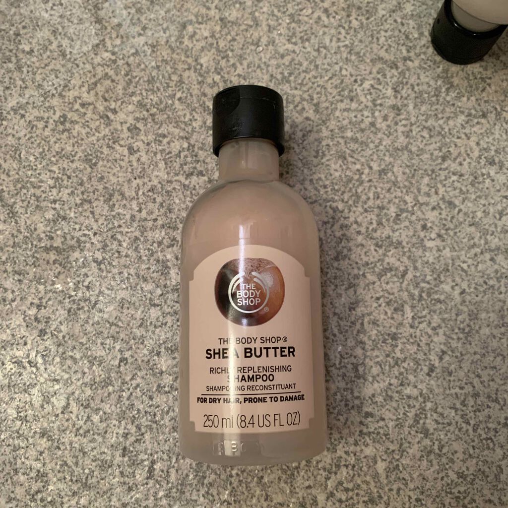 THE BODY SHOP シア リッチケア リペアシャンプーのクチコミ「シアバターの香りがいい匂い꒰˘̩̩̩⌣˘̩̩̩๑꒱♡
香りが少し強いけどいい匂いが一日中続くか.....」（1枚目）