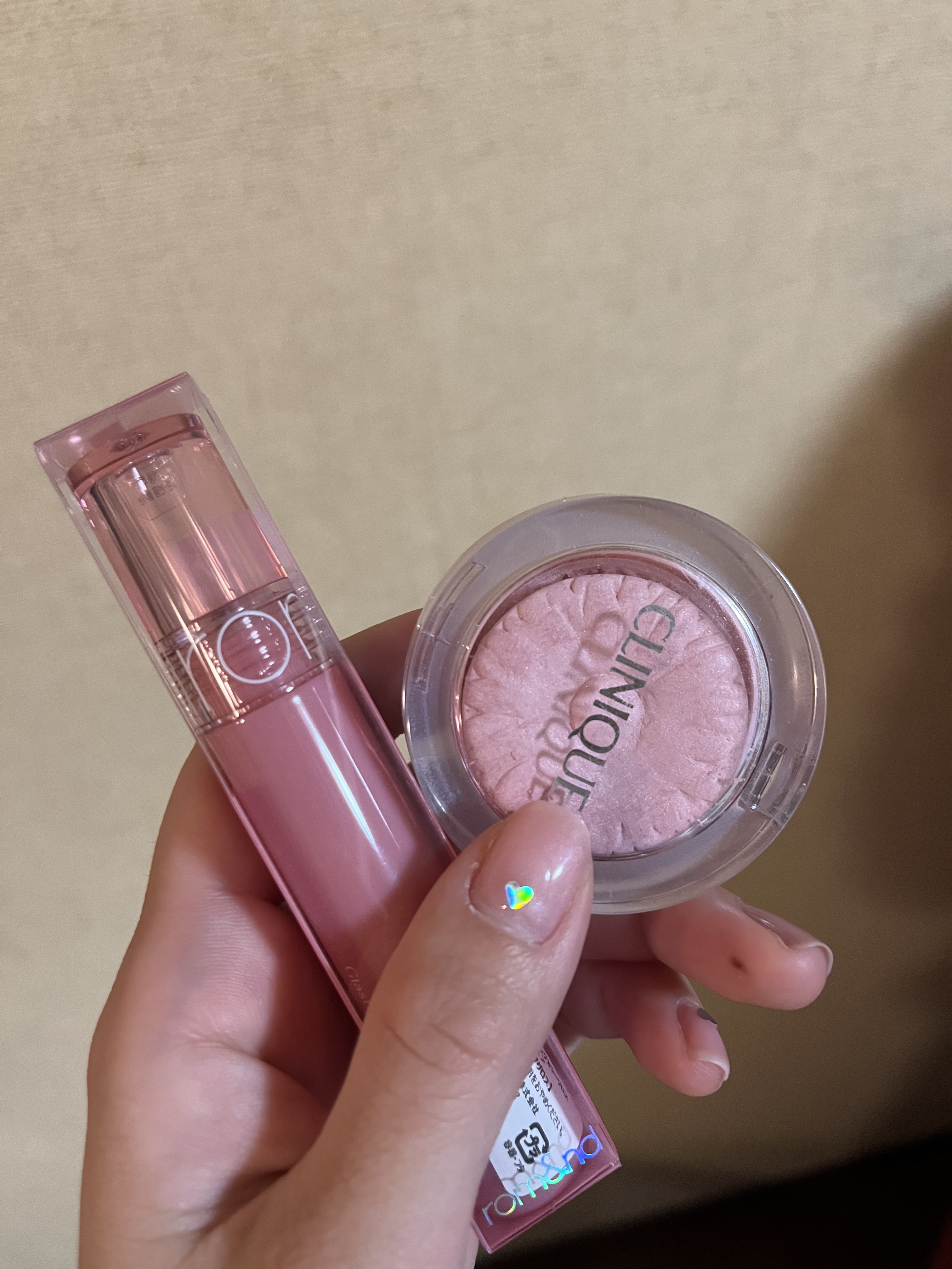 🩰ロムアンド　ピオニーバレエ🩰
🩰クリニーク　ポップバレリーナ🩰

💗バレエコアってこーゆーことかなっ💗

あまりにも可愛いピンク🩰✨
お顔が品よく可愛く仕上がるのでとっーーっても
お気に入りです✨
クリニークのチークは硬めで