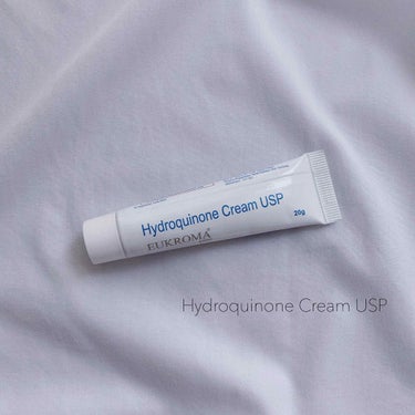 Hydroquinone Cream USP 4%

シミ、そばかす、美白効果に期待して購入してみました。

商品説明文に"就寝前に最低でも6週間の使用を"と記載があったので、とりあえず頑張って2ヶ月続