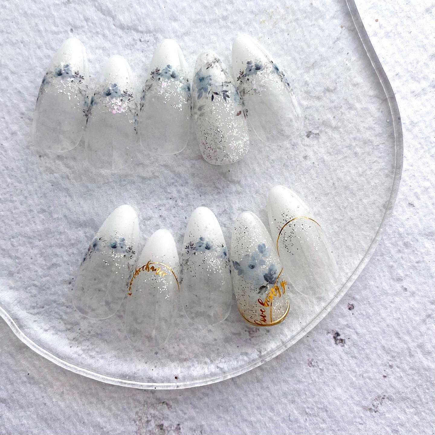 #グリッターネイル,#フラワーネイル,#グラデーションネイル,#フレンチネイル,#ホワイトネイル,#ラメグラデーションネイル,#春ネイル,#ホワイトラメネイル,#ウェディングネイル,#女子ネイル,#上品ネイルのネイルデザイン