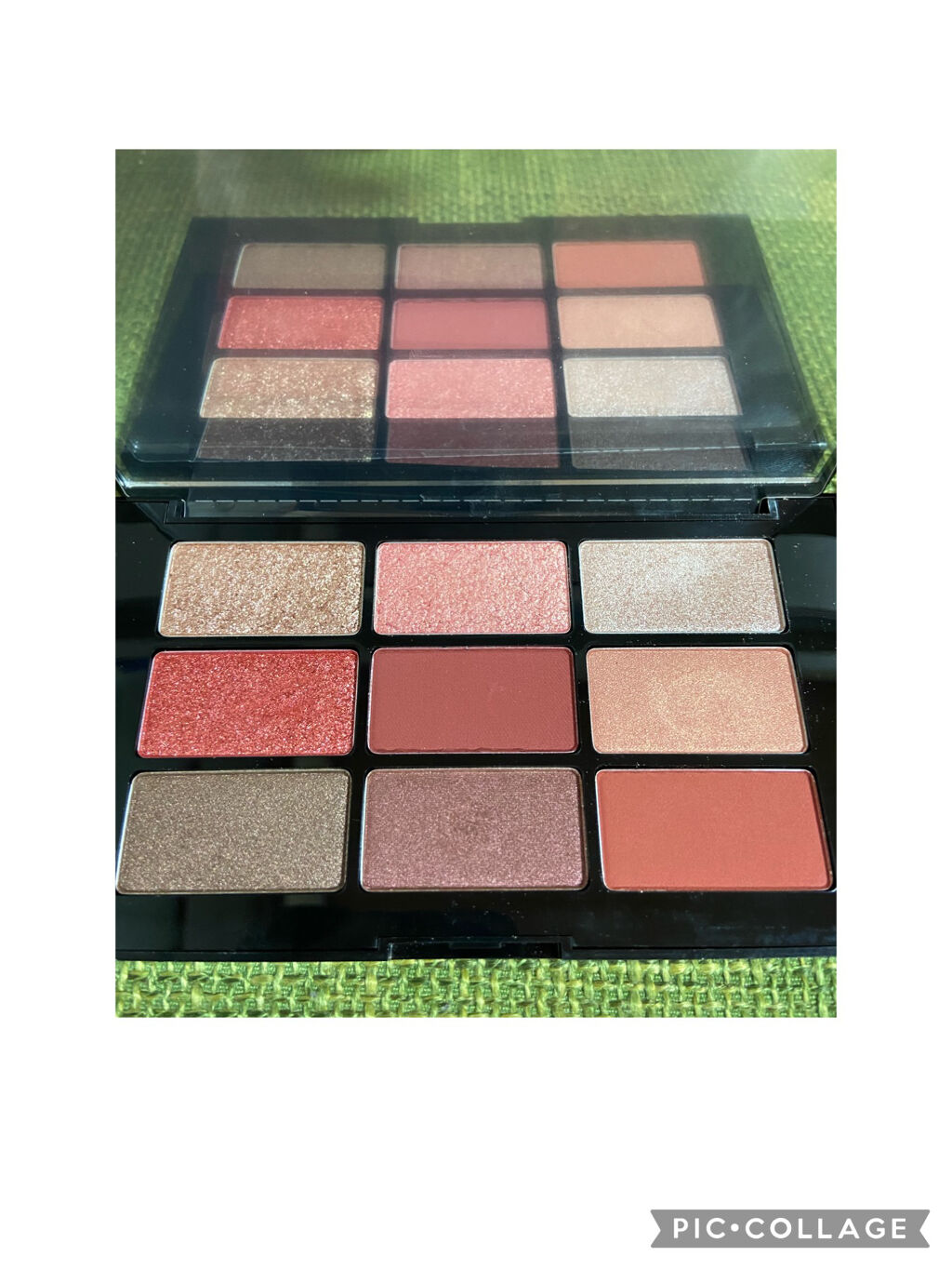 最近、購入したshu uemuraのアイシャドウパレット。

赤みの強い色味のパレット。
左の2段目は赤のラメが強いアイシャドウででも塗ってみるとピンクぽい感じです。

この色味をモデルさんが塗っててすごくカッコよくまた色味がメタル気味に光