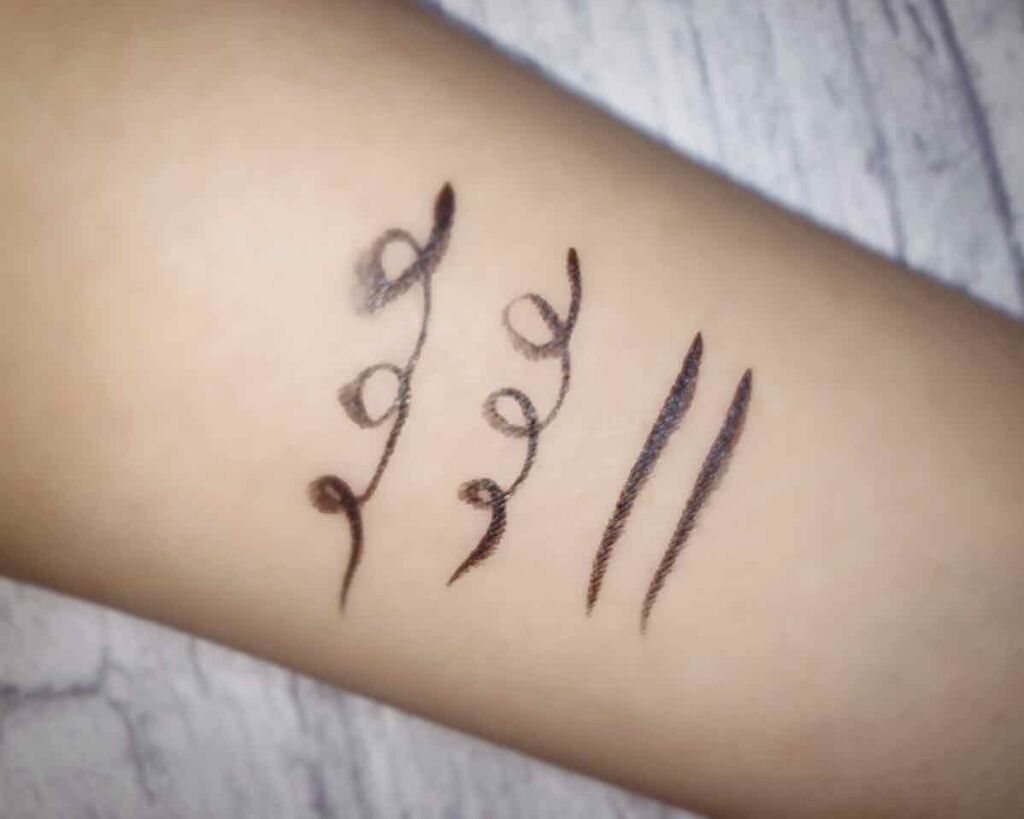 Perfect Strokes Matte Liquid Liner/Rare Beauty/リキッドアイライナーを使ったクチコミ（2枚目）