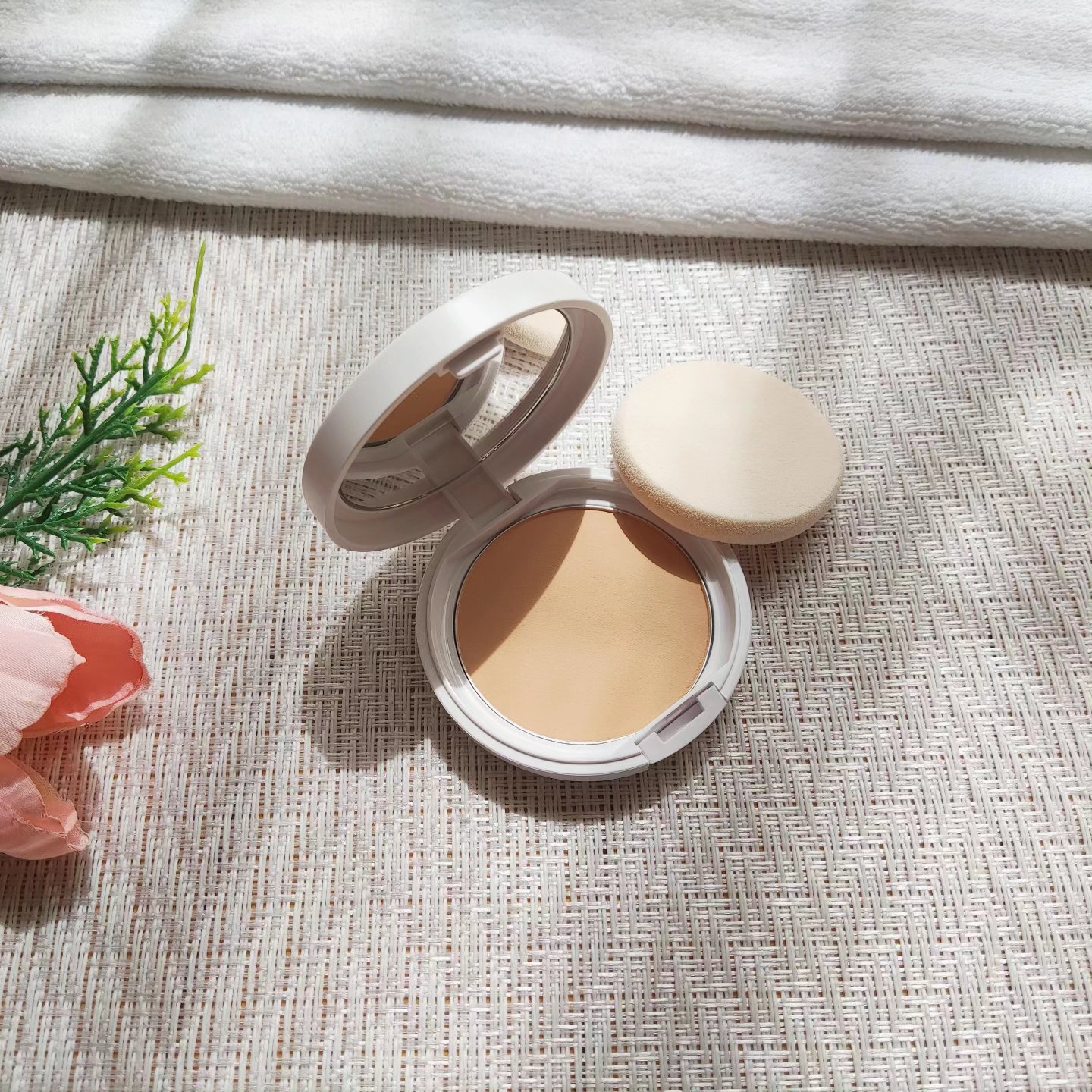 パウダレスフィットファンデーション 01 ライトオークル/Moist Labo/パウダーファンデーションを使ったクチコミ（1枚目）