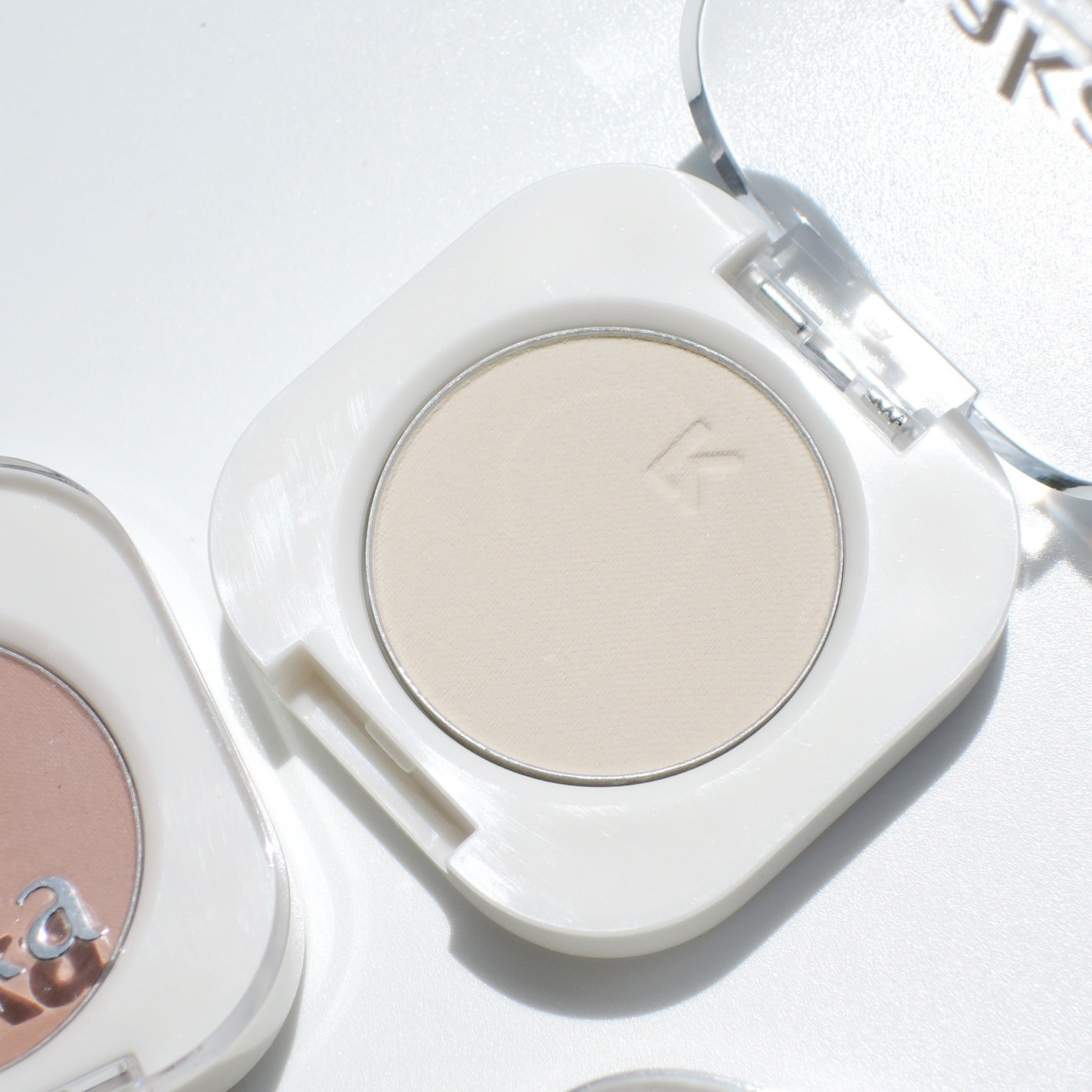 モノアイシャドウ/Laka/単色アイシャドウを使ったクチコミ(2枚目)