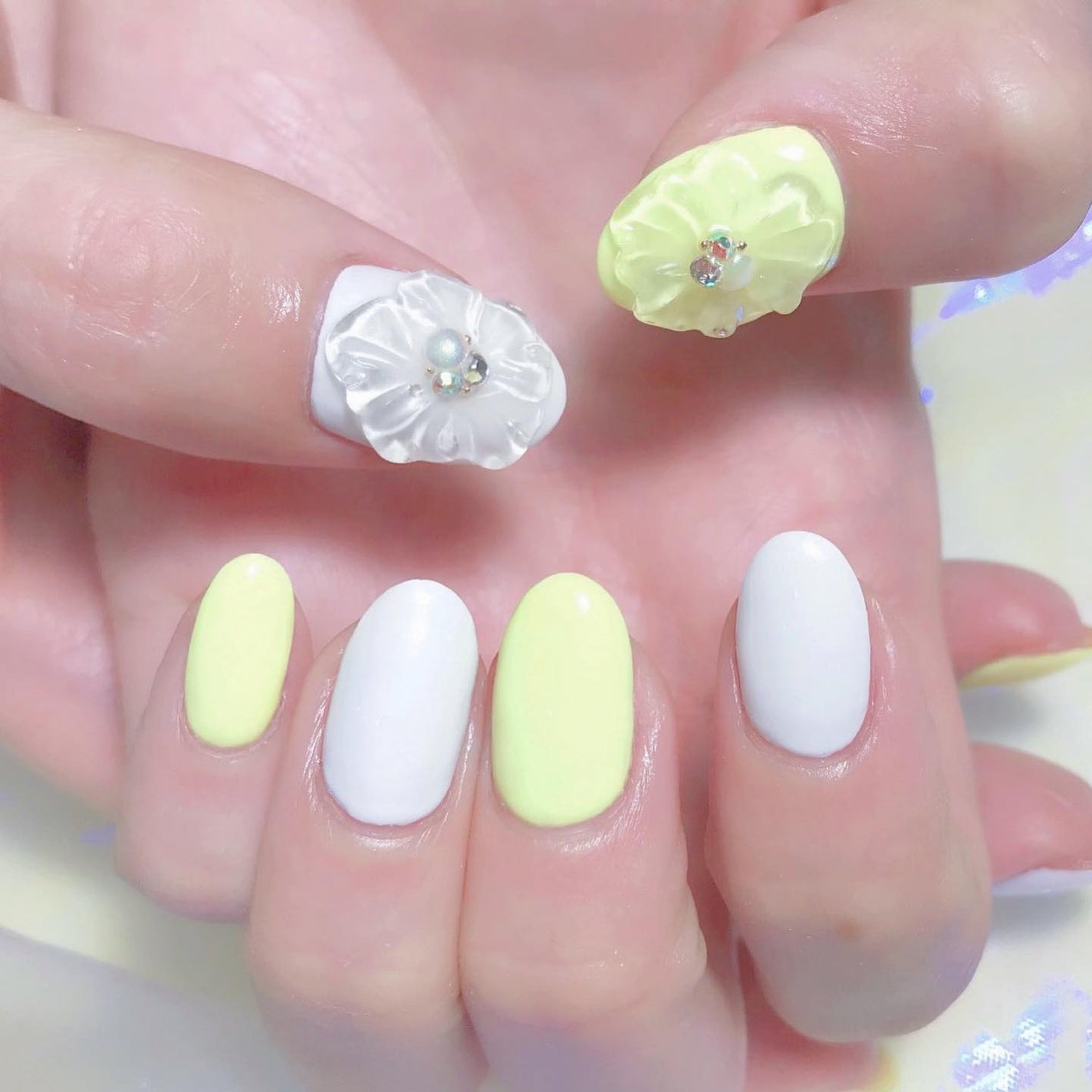 なかやまちえこ on LIPS 「yellow.⠀⠀代官山のシェアネイルサロンaby.@aby_..」(1枚目)