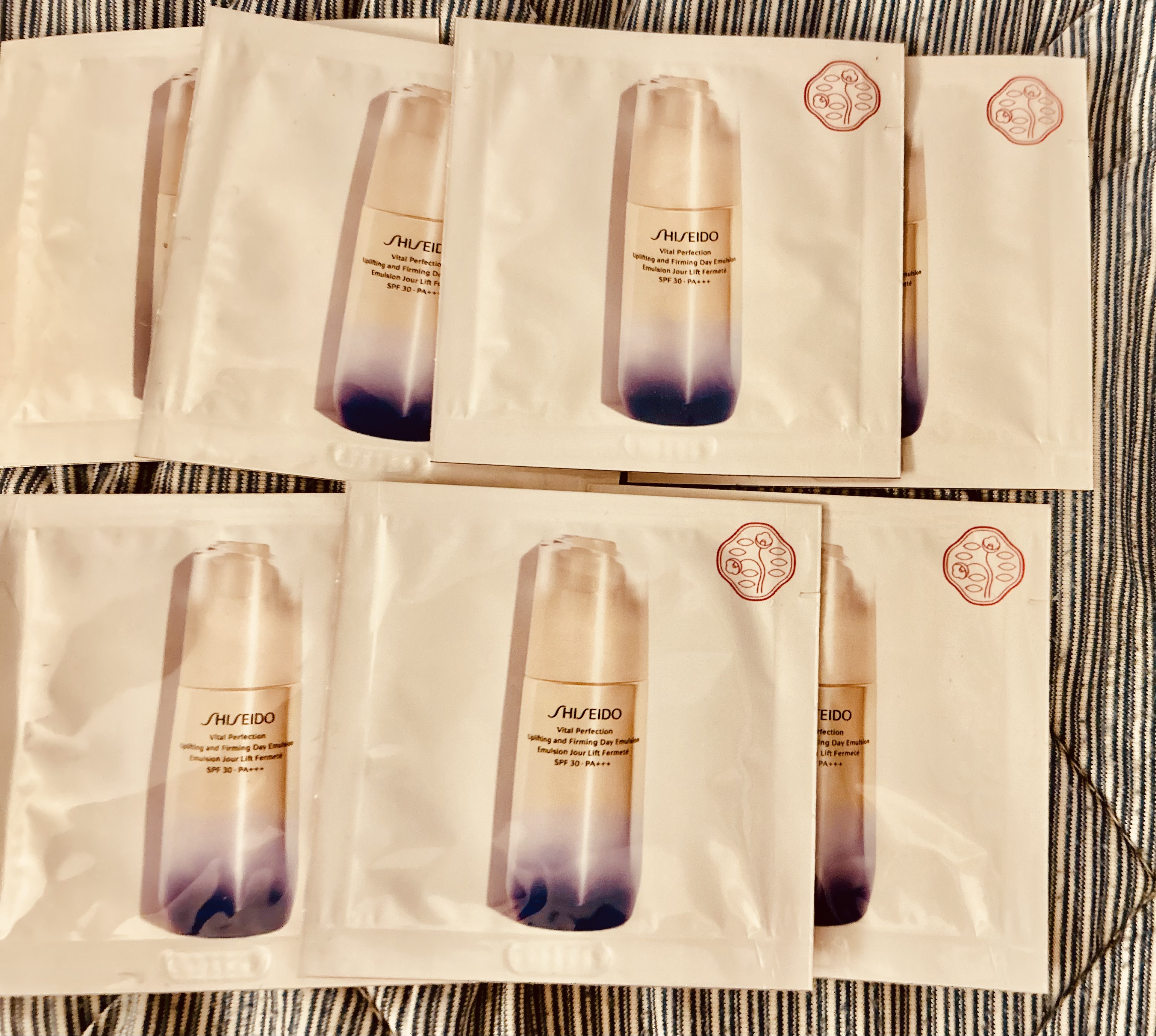 SHISEIDO バイタルパーフェクション UL ファーミング デーエマルジョンのクチコミ「 エイジングケアのための、みずみずしくなめらかな日中用乳液


日中はこれにDAIYAブラシで.....」（2枚目）