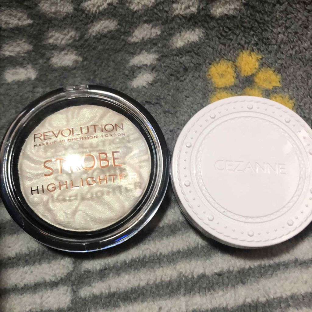 Strobe Highlighter/MAKEUP REVOLUTION/パウダーハイライトを使ったクチコミ（2枚目）