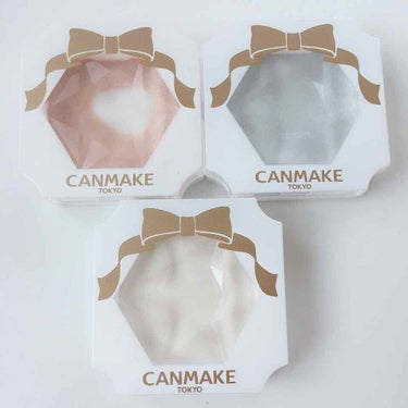 CANMAKE クリームハイライター

大好きなCANMAKEのクリームハイライターから03番限定の新色が出たので購入しました♥️

03番のハイライトはホワイトのカラーで
肌に載せた感じは01番と02