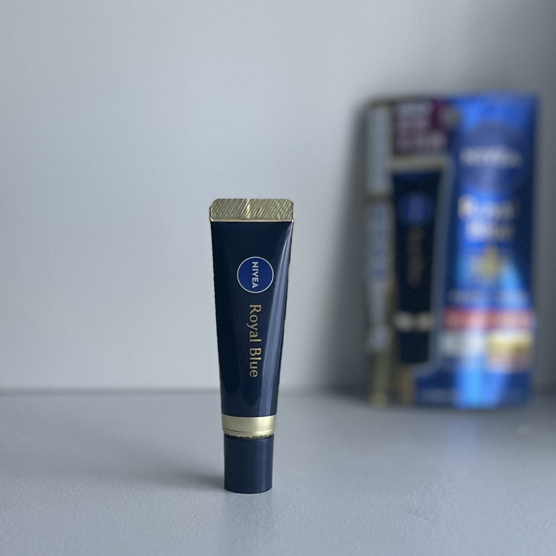 ニベア　ロイヤルブルーリップ　濃密美容ケア/ニベア/リップ美容液を使ったクチコミ（1枚目）