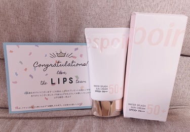 
LIPSさんからプレゼント企画でいただきました。
人気商品でずっと気になっていたものだったので
とても嬉しいです。

伸びがよくツヤが出てトーンアップして
肌を綺麗に見せてくれました。
保湿力もあって