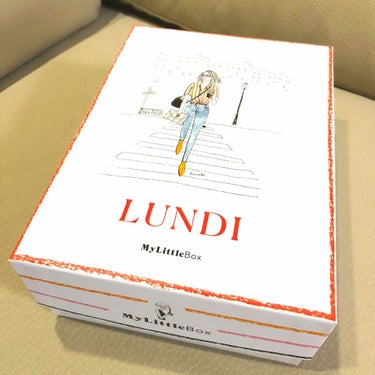 
My Little Box 9月号 が届いだぞー♪

今月の中身はこちら!!


ボタン、マルチケース、ソックス、バスソルト
コスメはニベアのリップ、メイベリンのアイライナー、あとはMy Little