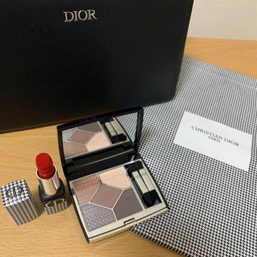 Dior ニュールックエディション
ルージュディオール　999Vベルベット
サンククルール　769チュチュ
2点を伊勢丹新宿で購入してきました！！
ノベルティのポーチと巾着もゲット✨
千鳥格子柄がめちゃ