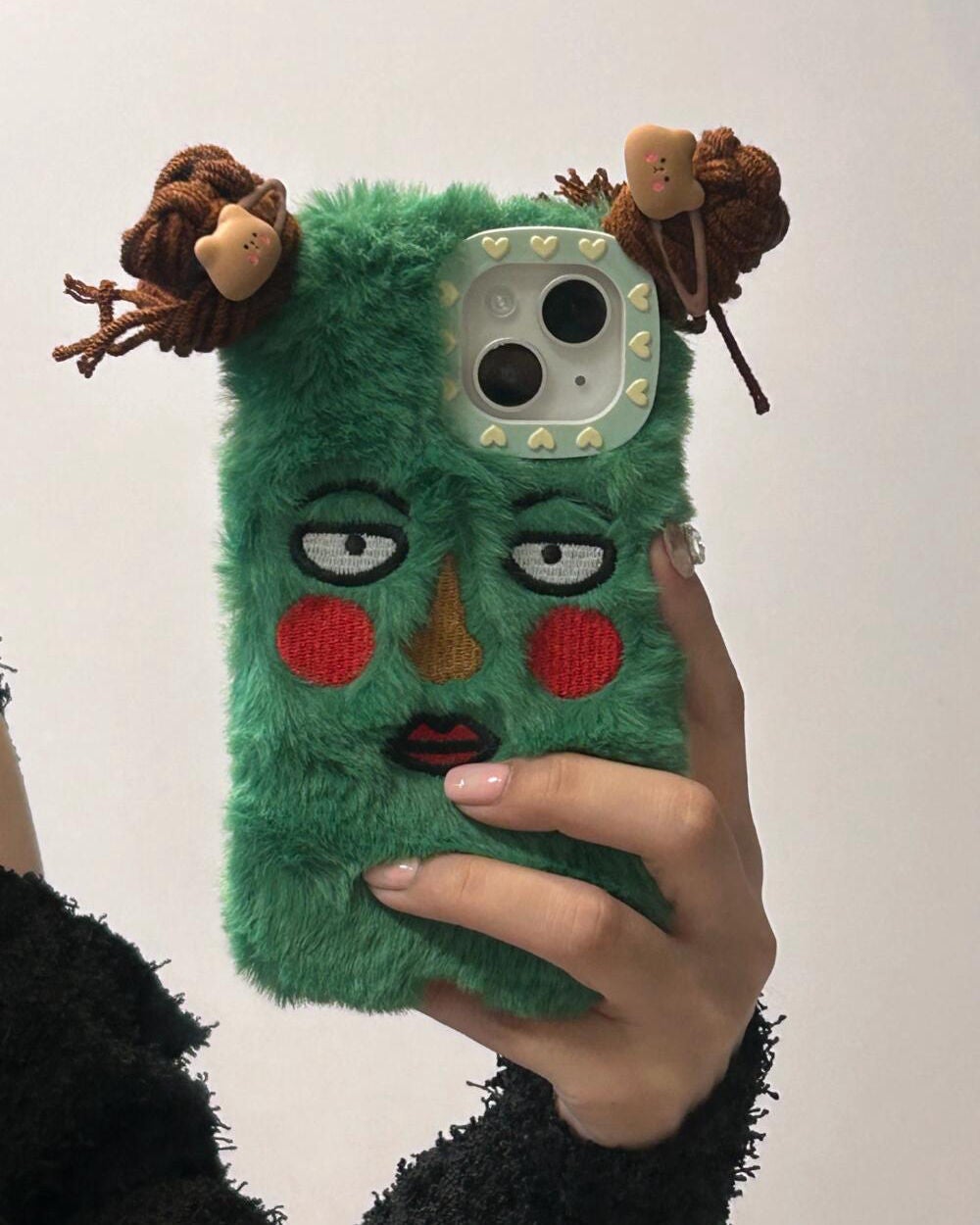 ケース大好きっ子 on LIPS 「"可愛い!ほっぺたに酒窩があるスマホケース"#iPhoneケー..」(1枚目)