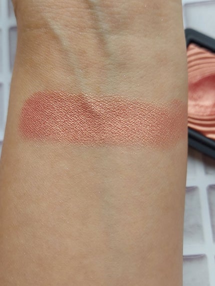KIKO ウォーターアイシャドウのクチコミ「つやつやのコーラルアイシャドウ。お友達からいただきました!すごく可愛いので、メイクもまた、ご紹.....」(3枚目)