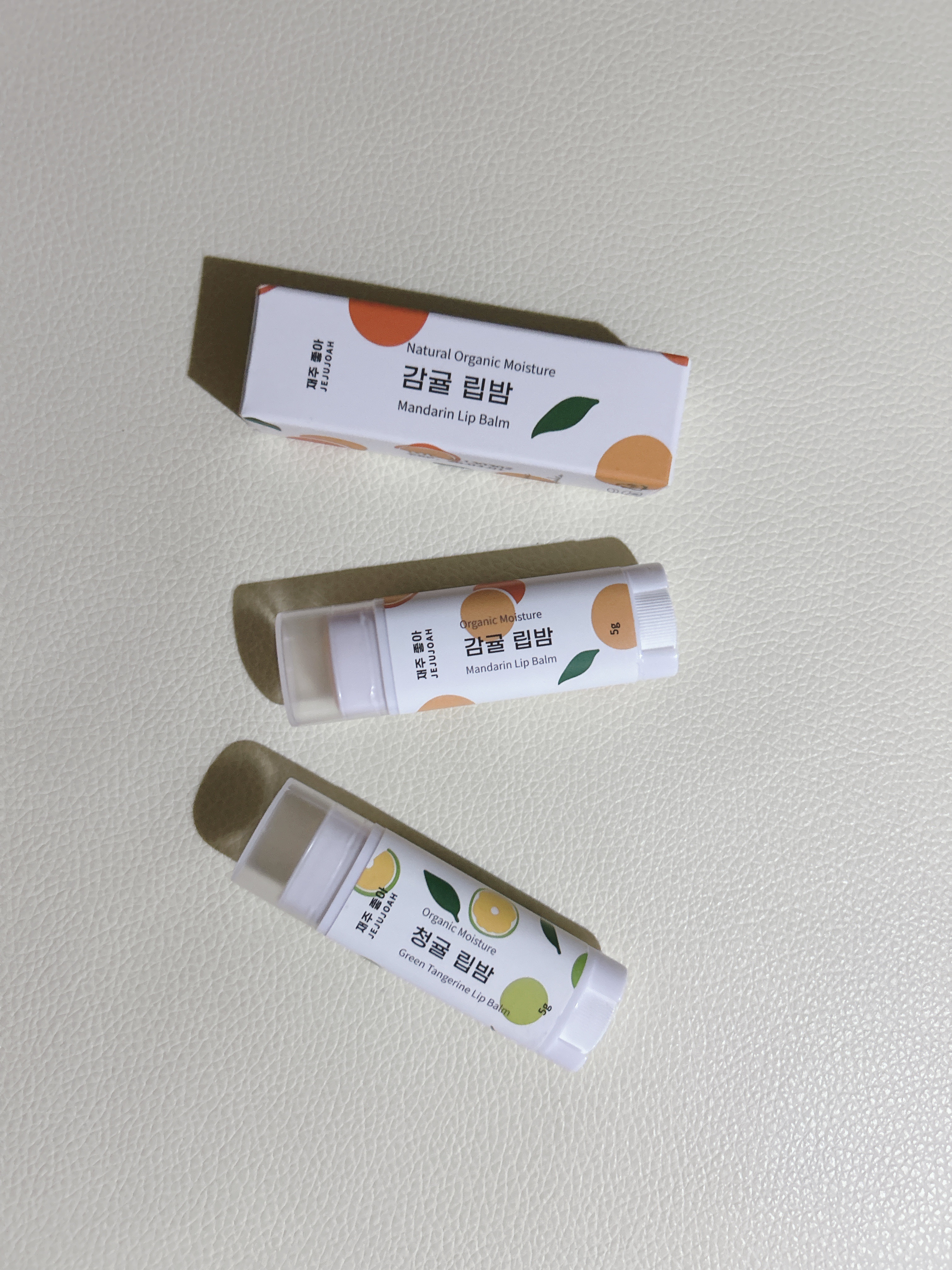 #JEJUJOAH 

済州のオーガニック植物成分を配合したハンドメイドリップバーム

¥990 （税込）

可愛すぎるパケにひかれて購入♡
わたしは2色を選びました💛🧡💚

-GREEN TANGERINE
さわやかな香りとべたつき