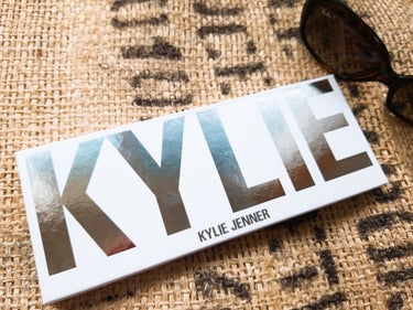 KYLIE JENNER  PRESSED POWDER PALETTE/Kylie Cosmetics/アイシャドウパレットを使ったクチコミ（1枚目）