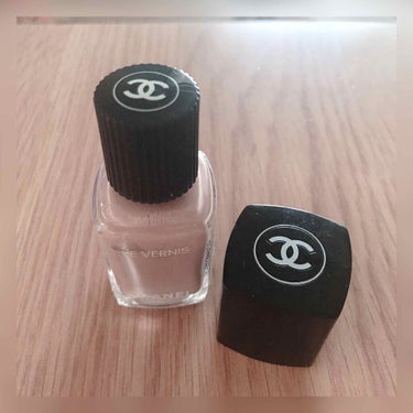 CHANEL ヴェルニのクチコミ「CHANELのネイルを紹介します♡

ブランド︰CHANEL シャネル
商品名︰ヴェルニ（ネイ.....」（2枚目）