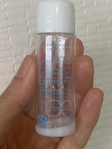 SISI ✨️ホワイトタイムカプセル ミニ15ml 1320円

使い切り⭐️

なんか肌に効きそうなハーブ🌿みたいな香りがする❣️使いやすくて私の肌に合っていました🩷️

#とみりーさん買いスキンケア

サイトより引用↓↓↓

SISIとは、「私を思う（私思）」ことを大切にした
習慣を提供するスキンケアブランドです。
世界中の原料と、サイエンス技術を掛け合わせ、
肌への効果を追求。
既成のスキンケアメソッドに縛られず、
今日からすぐ取り入れてもらえるようなユニークな
パワーアイテムを提供します。

時間差保湿で、うるおいが満ちていく。
乾きと決別し、
肌への自信を育む化粧液。
「White Time Capsule (ホワイトタイムカプセル)」は、
塗布した瞬間から肌に吸い込まれるようになじみ、
時間差で自らうるおいを抱き込める肌へと
手引きしていく化粧液。

オイルリッチなのに、みずみずしい。
肌内部*1 に豊かなうるおいを長時間閉じ込めます。

肌のマイクロバイオーム(常在菌) に着目した
ホワイトキノンコンプレックス*2 (保湿成分)が、
一瞬 / 1日 / 1ヶ月と使い続けるほどに、
安定した透明感を携えた、乾きを知らずな肌への変化を
サポートします。

使う度に、自らのうるおい力を鍛え、
一年中あかるい、澄んだようなブライトスキンへ。
*1 角層まで
*2 ミトラカーパススケーバーエキス、ウワウルシ葉エキス


ミニサイズからぜひチェックしてみてください⭐️

またリピートしたいな🔁

見ていただき、ありがとうございましたm(*_ _)m

#SISI
#SISIホワイトタイムカプセル
#SISIホワイトタイムカプセルミニ15ml
#とみりーさん買いスキンケア #乾燥ケアの本音レポ の画像 その1