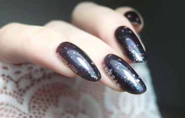 O・P・I ネイルラッカーのクチコミ「OPI
Hot & Coaled

ラメ入りのブラックベースに大小様々な虹色ホロが夜空の星のよ.....」（2枚目）