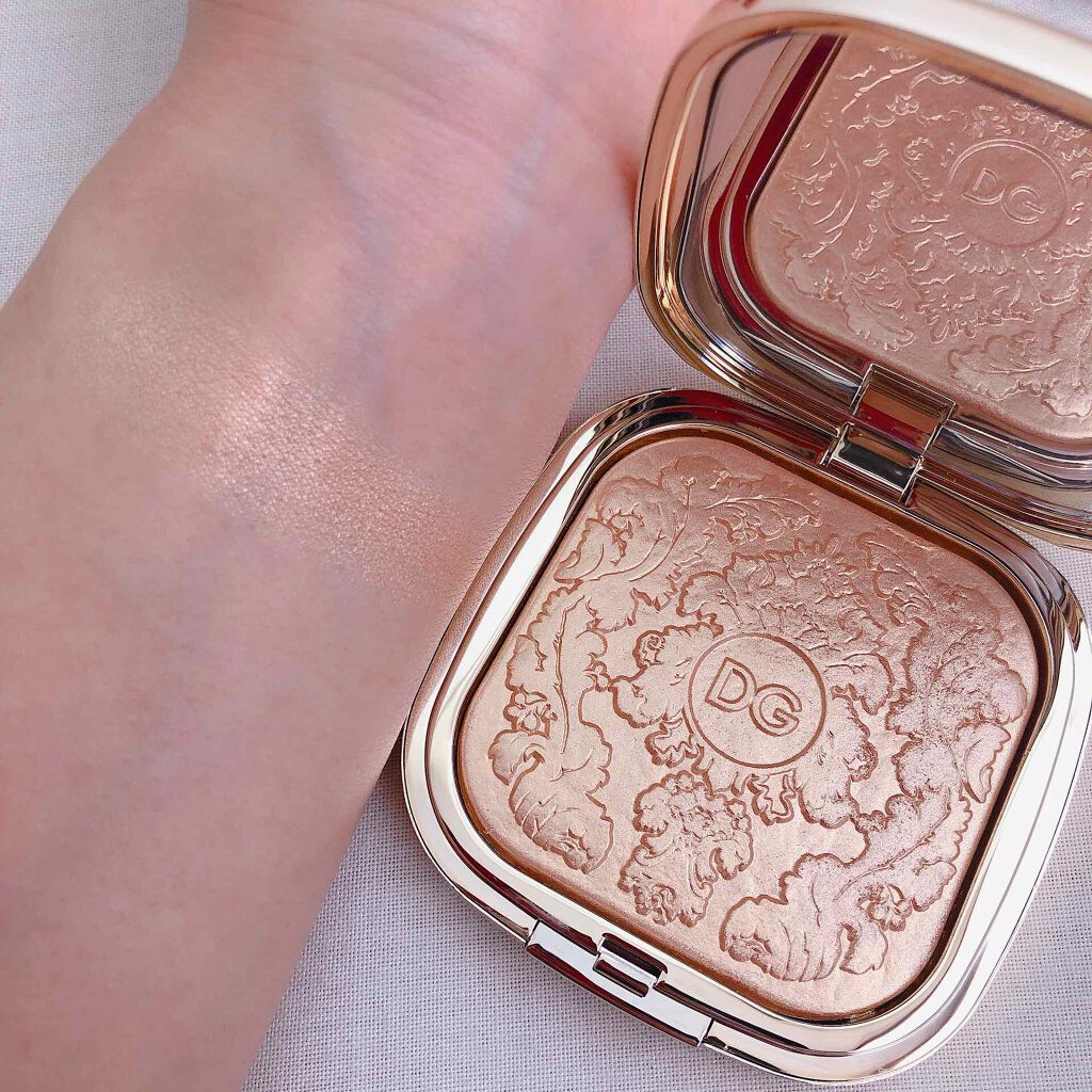 バロックライト ハイライティングパウダー/DOLCE&GABBANA BEAUTY/プレストパウダーを使ったクチコミ(1枚目)