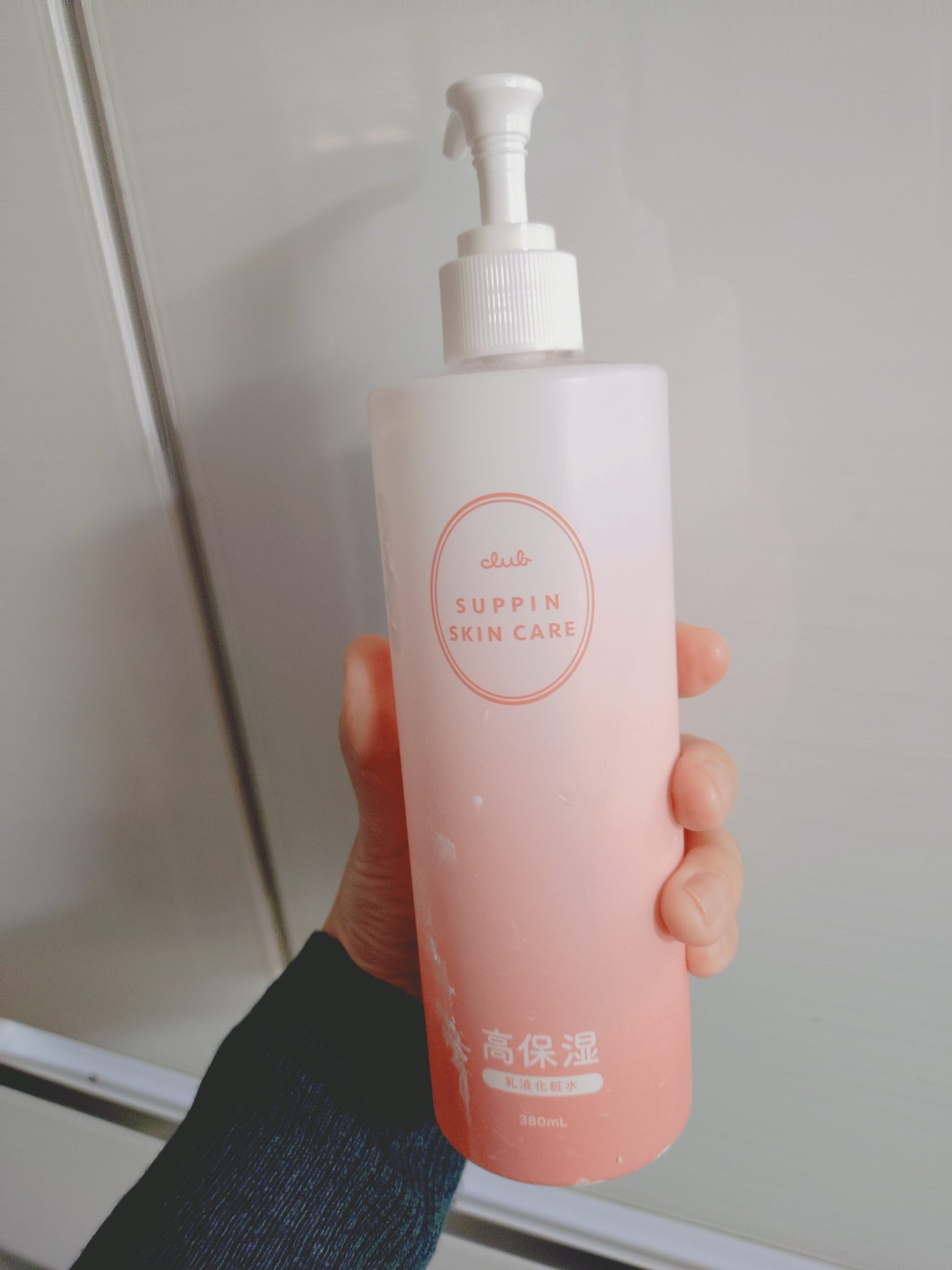 クラブ すっぴん化粧水 ミルキーのクチコミ「【使った商品】クラブ　すっぴん化粧水 ミルキー

【商品の特徴】これ1本でシンプルなスキンケア.....」（1枚目）