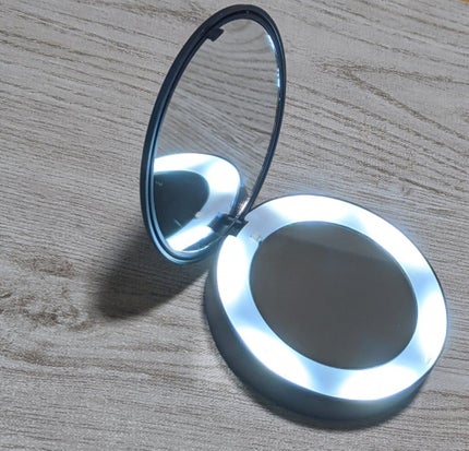 ライトコンパクトミラー/セリア/その他化粧小物を使ったクチコミ(4枚目)