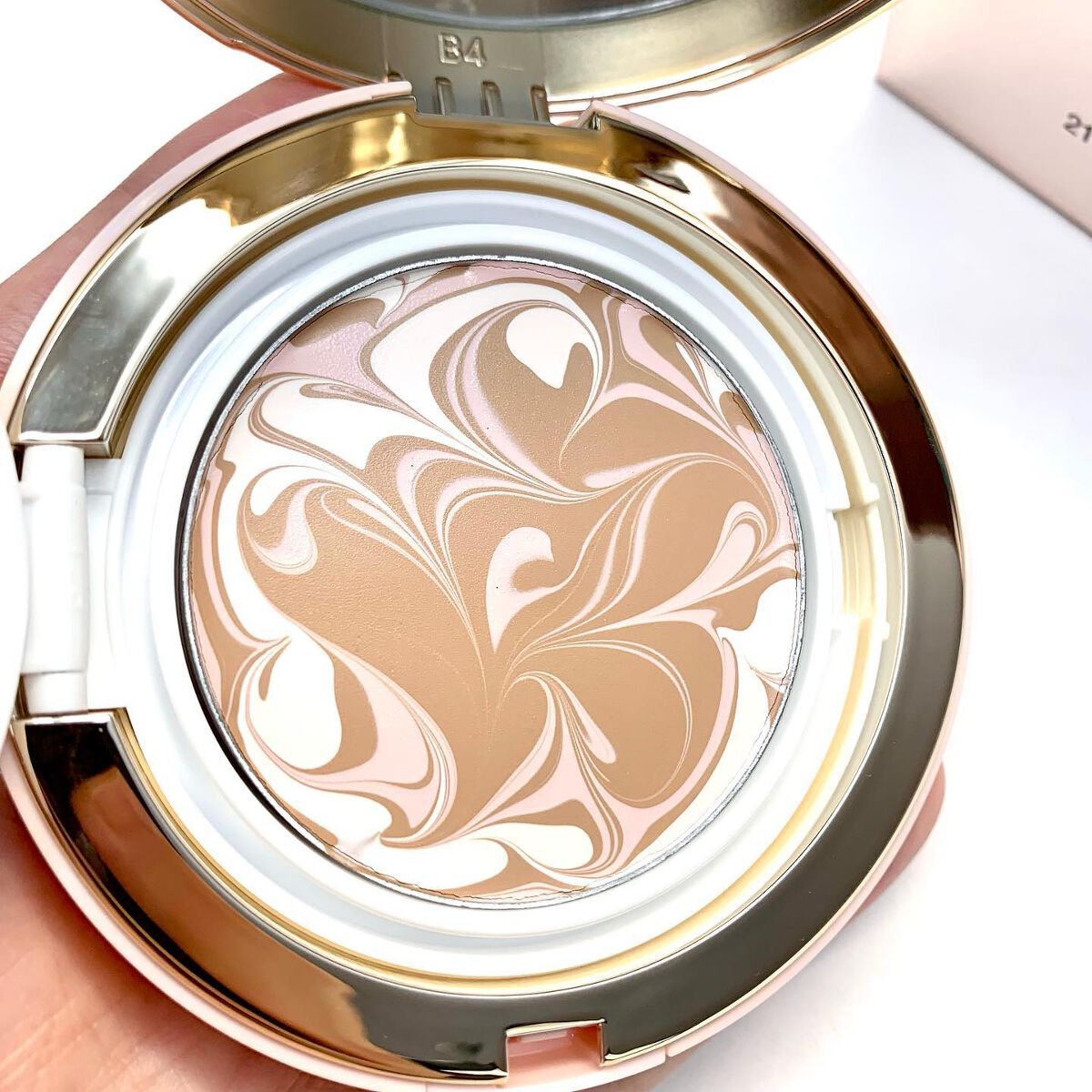 SIGNATURE ESSENCE COVER PACT /AGE20’s/クリーム・エマルジョンファンデーションを使ったクチコミ(8枚目)