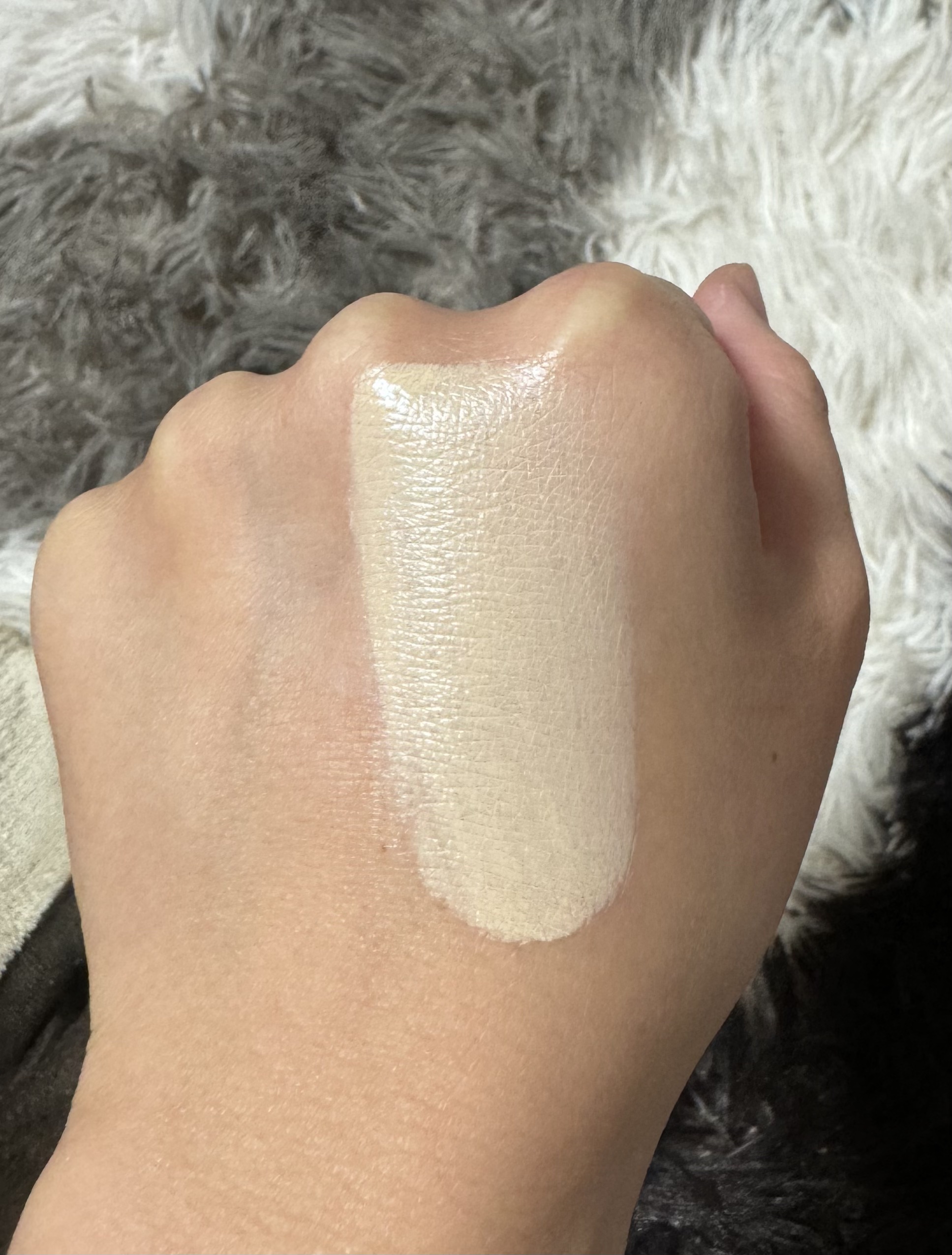 カバーステイン パーフェクティング ファンデーション V01 ライトオークル/VDL/リキッドファンデーションを使ったクチコミ（2枚目）