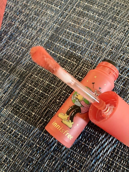 エアリー マットティント 2021 Green Holidays Edition/innisfree/口紅を使ったクチコミ(2枚目)