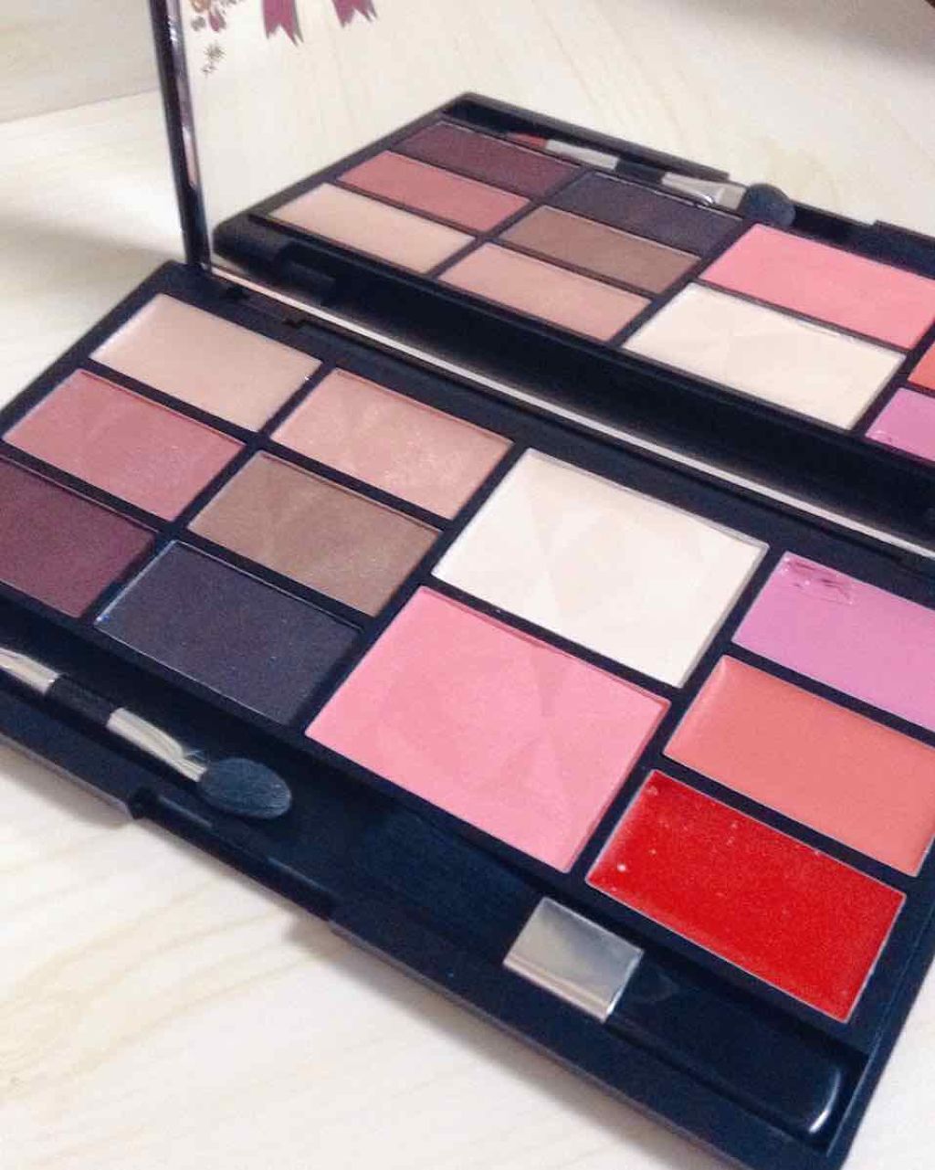 ITSDEMO限定マルチパレット/IT'S DEMO/メイクアップキットを使ったクチコミ（2枚目）